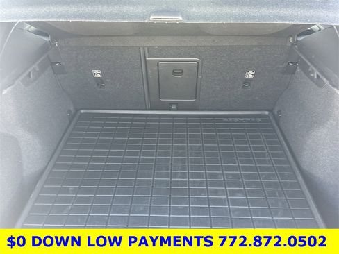 Used 2021 Volvo XC40 T5 Momentum w/ Protection Package Premier image 10