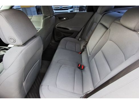 Used 2017 Chevrolet Malibu LT FWD image 7