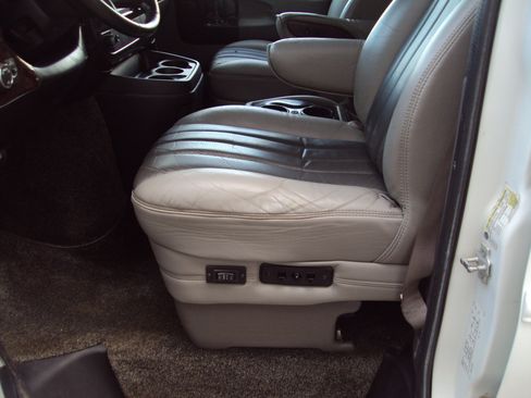 Used 2012 GMC Savana 1500 AWD image 21