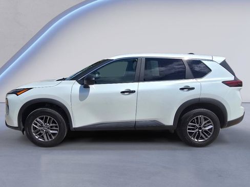 Used 2024 Nissan Rogue S AWD/4WD image 2
