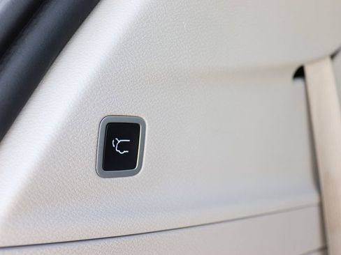Used 2020 Chrysler Pacifica Limited FWD image 25