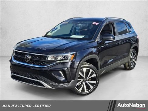 Certified 2024 Volkswagen Taos SE image 1