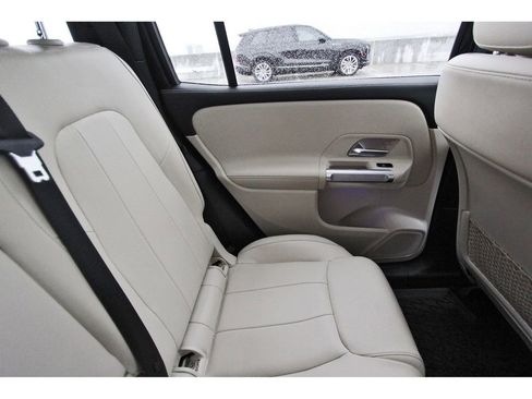Used 2022 Mercedes-Benz GLB 250 image 11