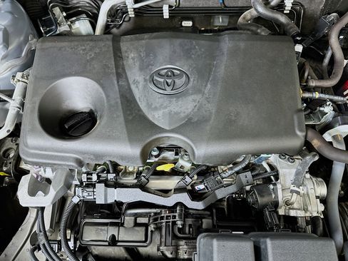 Used 2024 Toyota RAV4 XLE FWD image 33