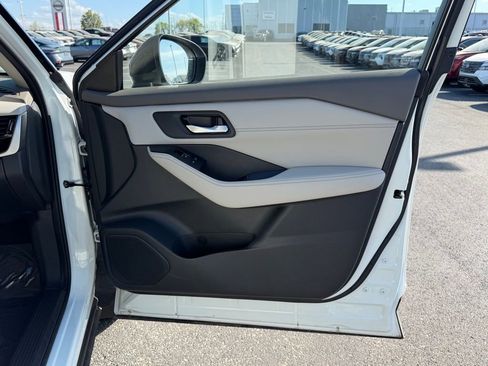 Used 2025 Nissan Rogue SL w/ Tech Package AWD/4WD image 26