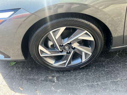 Used 2025 Hyundai Elantra SEL image 25