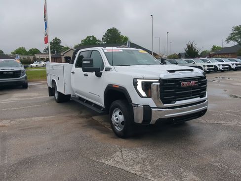 Used 2025 GMC Sierra 3500 Pro w/ Convenience Package AWD/4WD image 2