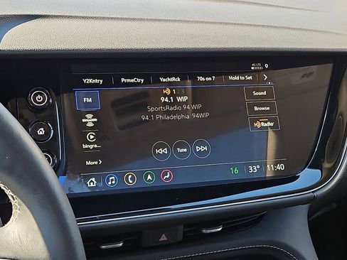 Used 2023 Buick Envision Avenir image 17