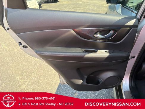 Used 2019 Nissan Rogue SV w/ Premium Package FWD image 28