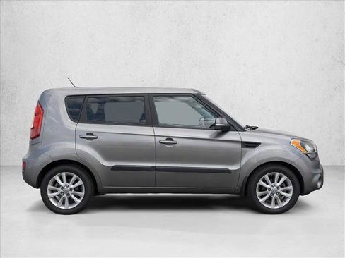 Used 2013 Kia Soul + FWD image 8