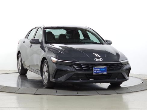 Certified 2025 Hyundai Elantra SE w/ Cargo Package FWD image 1