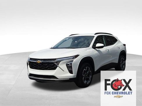 Certified 2024 Chevrolet Trax LT w/ Driver Confidence Package FWD image 1