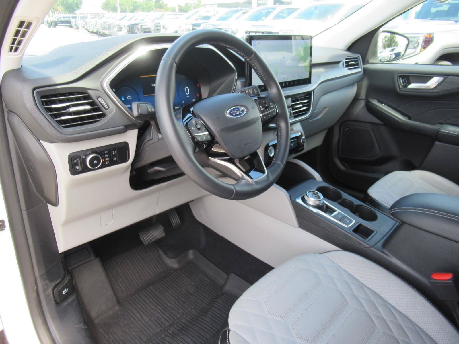 Used 2023 Ford Escape Platinum w/ Premium Technology Package AWD/4WD image 17