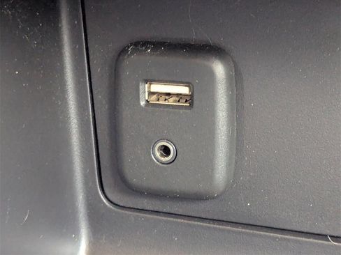 Used 2016 Chevrolet Colorado LT w/ LT Convenience Package image 21