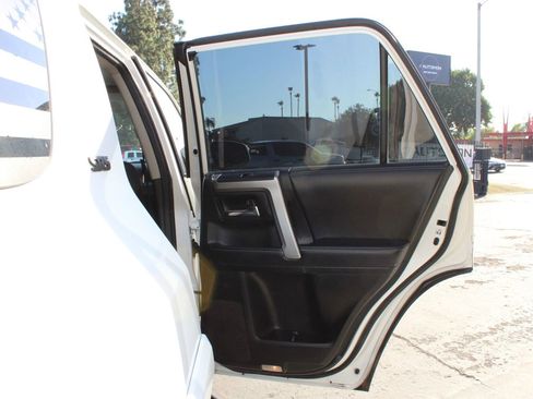 Used 2018 Toyota 4Runner SR5 image 6