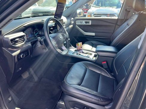 Certified 2023 Ford Explorer Limited w/ Equipment Group 301A AWD/4WD image 7