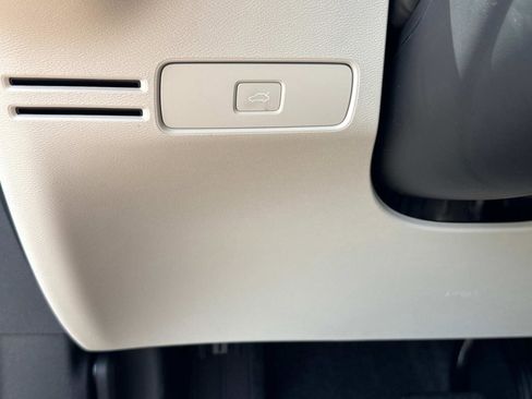 New 2026 Volvo XC40 B5 Ultra w/ Climate Package image 29