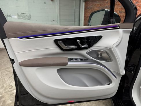 Used 2023 Mercedes-Benz EQS 580 4MATIC SUV image 10