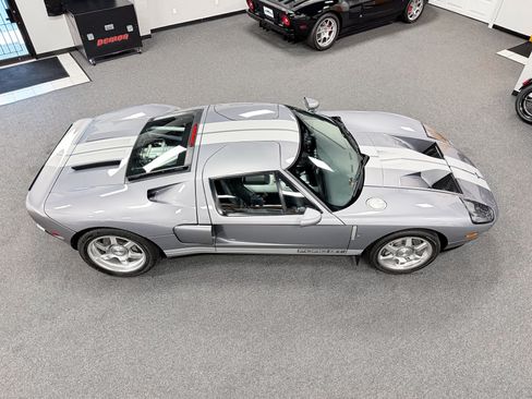 Used 2006 Ford GT RWD image 7