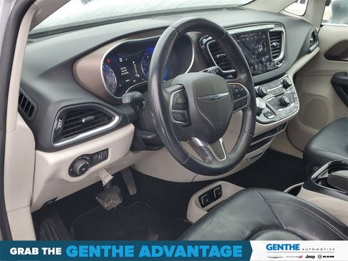 Used 2018 Chrysler Pacifica Touring-L Plus image 8