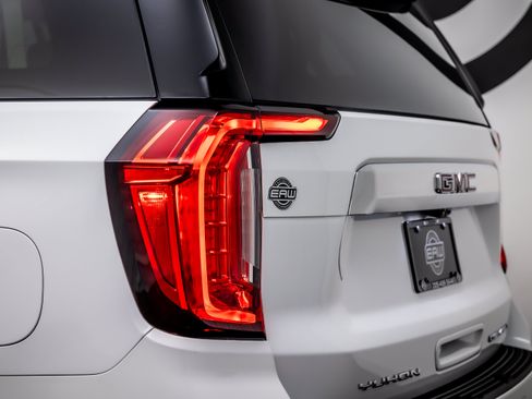Used 2024 GMC Yukon Denali w/ Advanced Technology Package AWD/4WD image 13