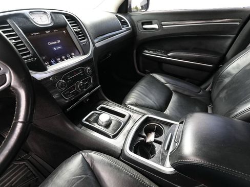 Used 2021 Chrysler 300 Touring L RWD image 19