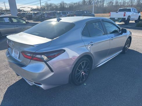 Used 2022 Toyota Camry SE image 4