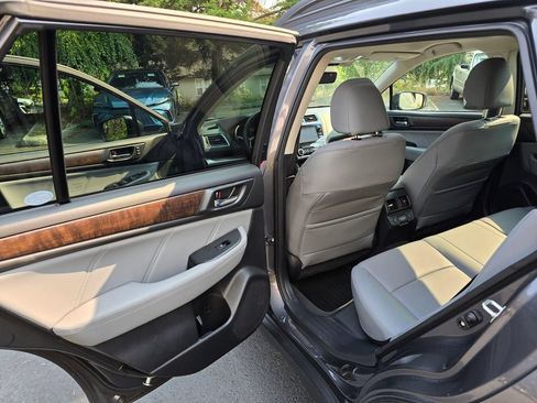 Used 2018 Subaru Outback 3.6R Limited AWD/4WD image 9