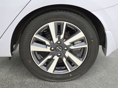 Used 2023 Nissan Versa SV w/ Trunk Package FWD image 31