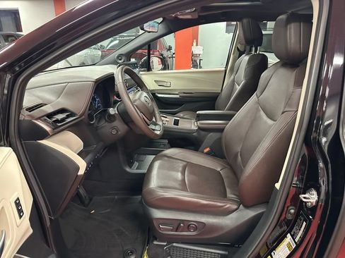 Certified 2023 Toyota Sienna Platinum AWD/4WD image 10