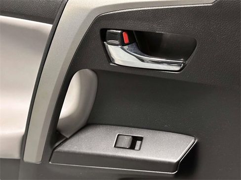 Used 2018 Toyota RAV4 XLE image 22