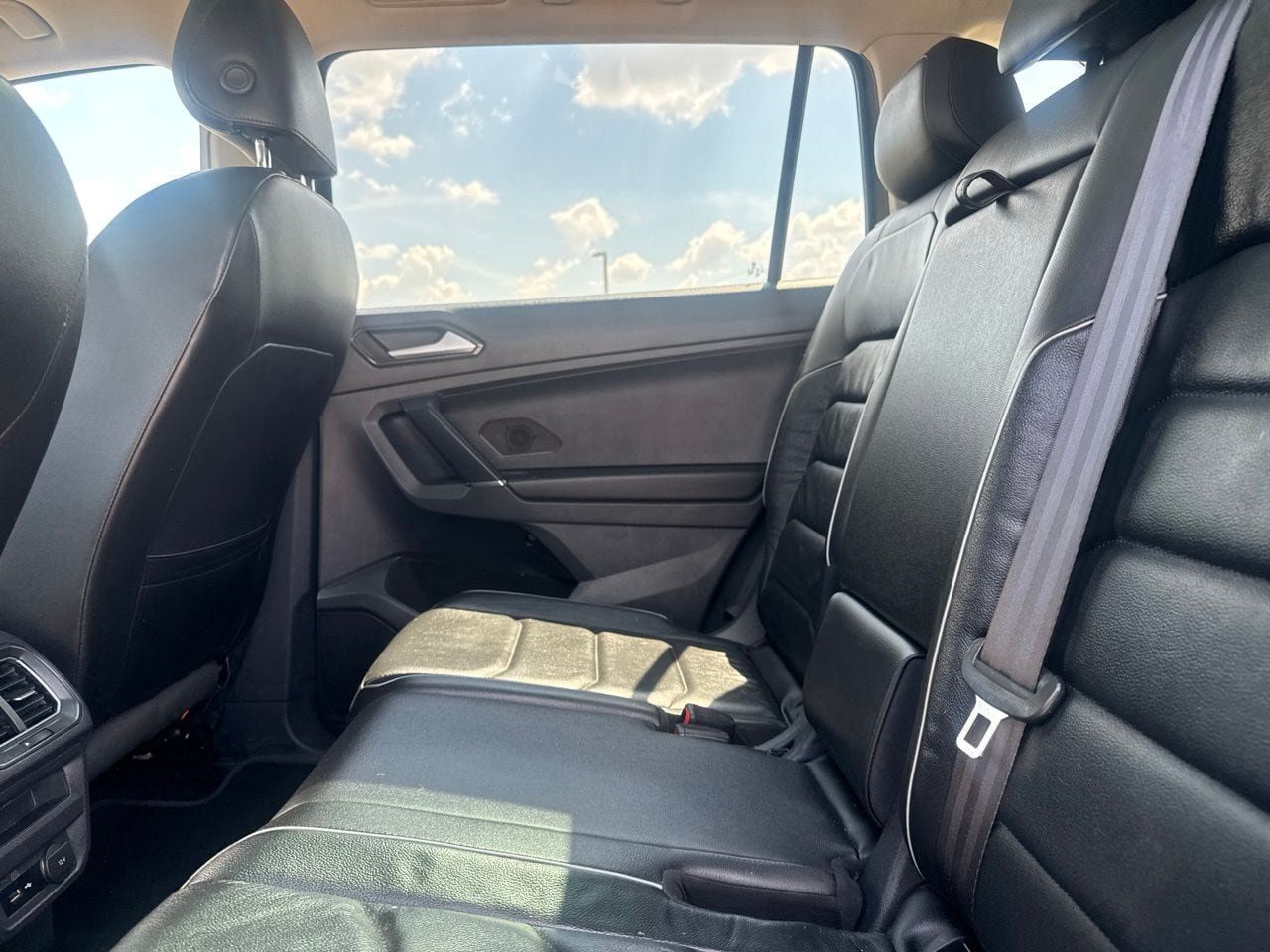 Used 2018 Volkswagen Tiguan SEL Premium FWD image 40