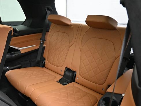 Used 2025 BMW X7 xDrive40i w/ M Sport Package image 16