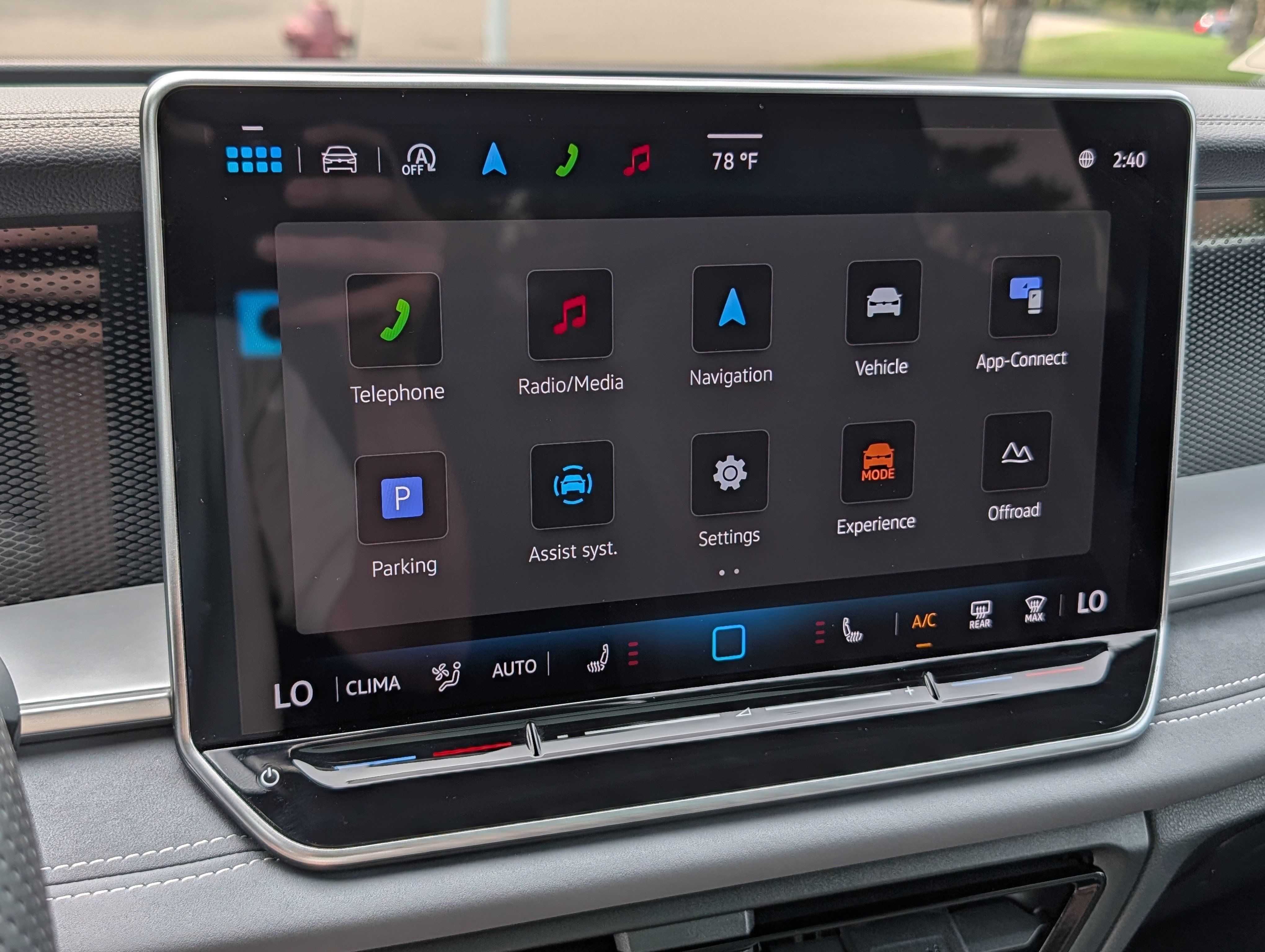 Certified 2025 Volkswagen Tiguan SE R-Line AWD/4WD image 22