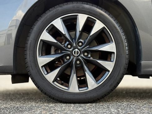 Used 2019 Nissan Sentra SR FWD image 30