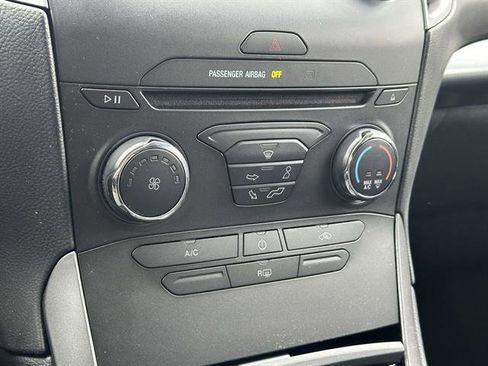 Used 2018 Ford Edge SE image 20