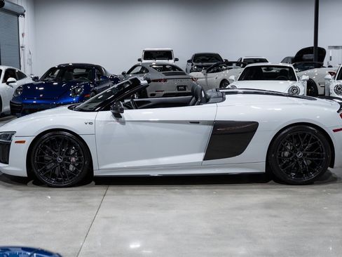 Used 2018 Audi R8 V10 plus AWD/4WD image 3