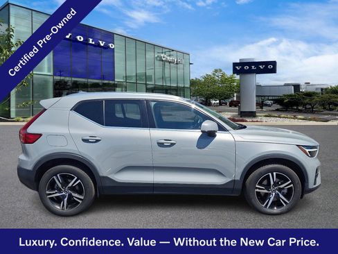 Certified 2025 Volvo XC40 B5 Core AWD/4WD image 8
