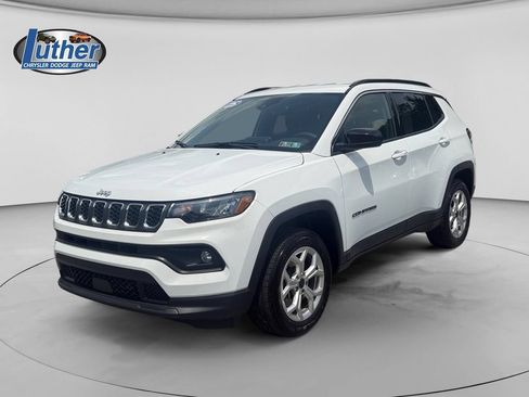 Used 2025 Jeep Compass Latitude AWD/4WD image 1