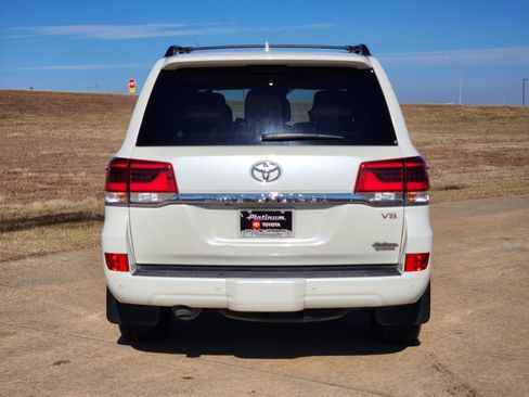 Used 2021 Toyota Land Cruiser image 8