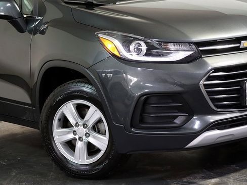 Used 2020 Chevrolet Trax LT w/ LT Convenience Package image 8