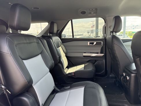 Used 2023 Ford Explorer XLT w/ Equipment Group 202A image 8