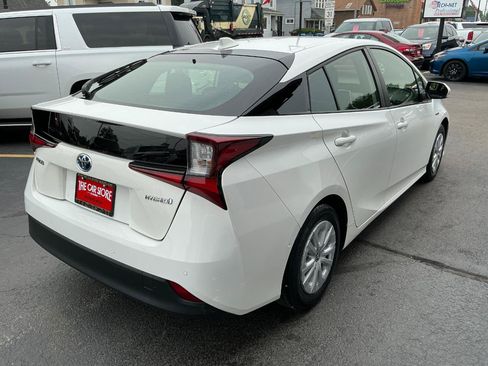 Used 2022 Toyota Prius LE FWD image 4