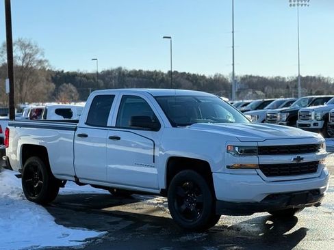 Used 2018 Chevrolet Silverado 1500 Custom image 29