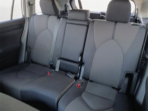 Used 2023 Toyota Highlander L image 9