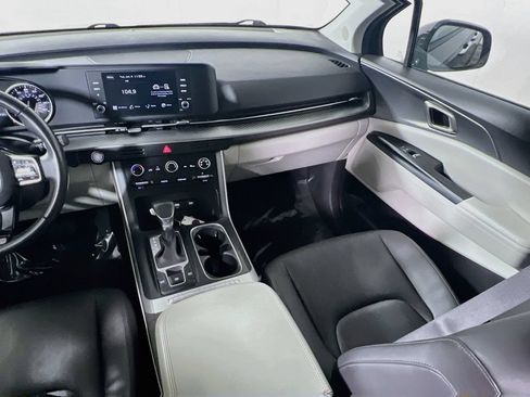 Used 2024 Kia Carnival LX FWD image 20