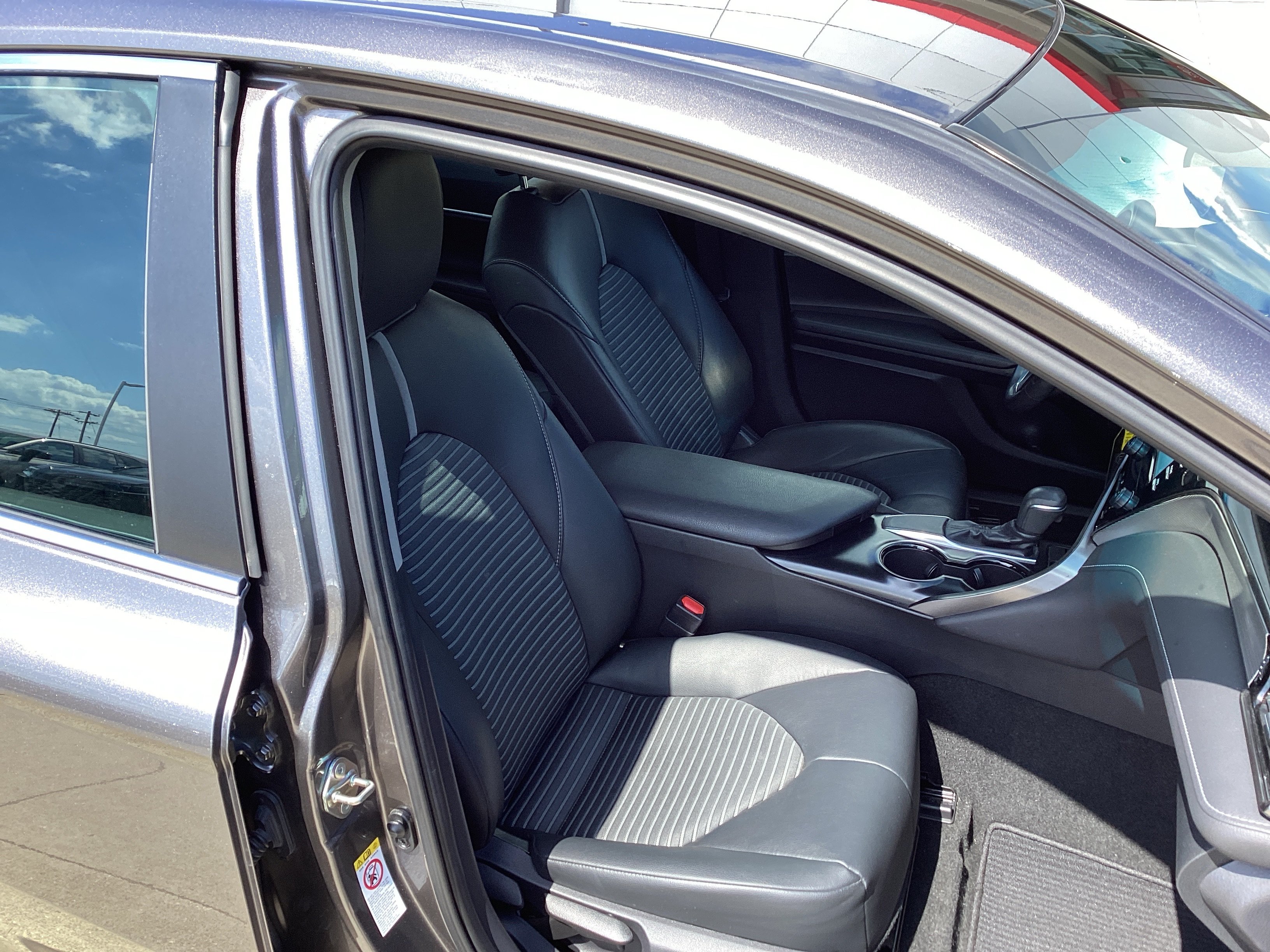 Used 2019 Toyota Camry SE FWD image 10