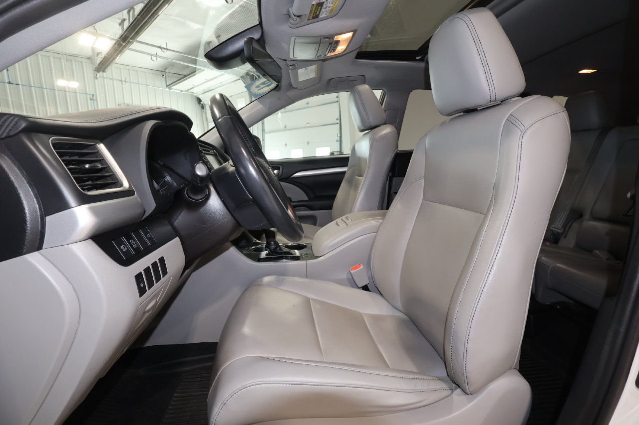 Used 2019 Toyota Highlander XLE w/ Protection Package #3 AWD/4WD image 14