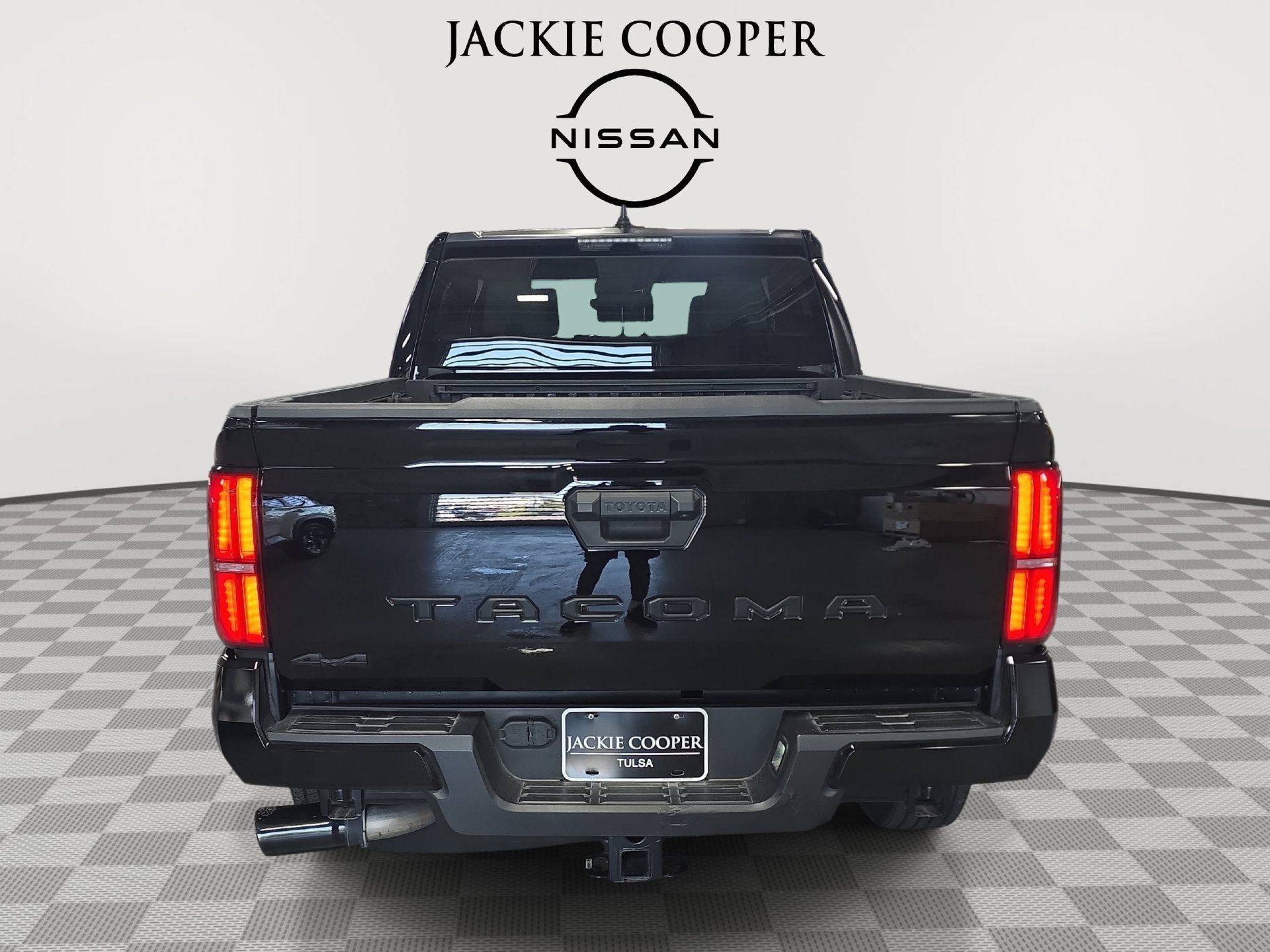 Used 2025 Toyota Tacoma SR5 AWD/4WD image 6