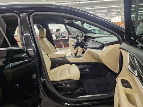 Used 2017 Cadillac XT5 FWD image 33